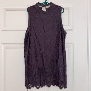 Sleeveless women's gray lace top